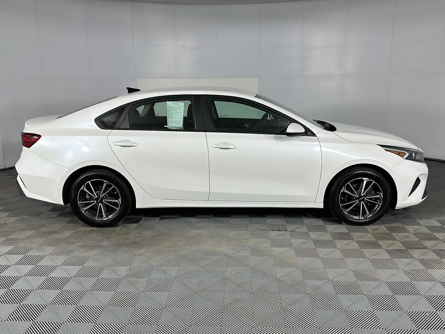 Used 2023 Snow White Pearl Kia LXS image 23