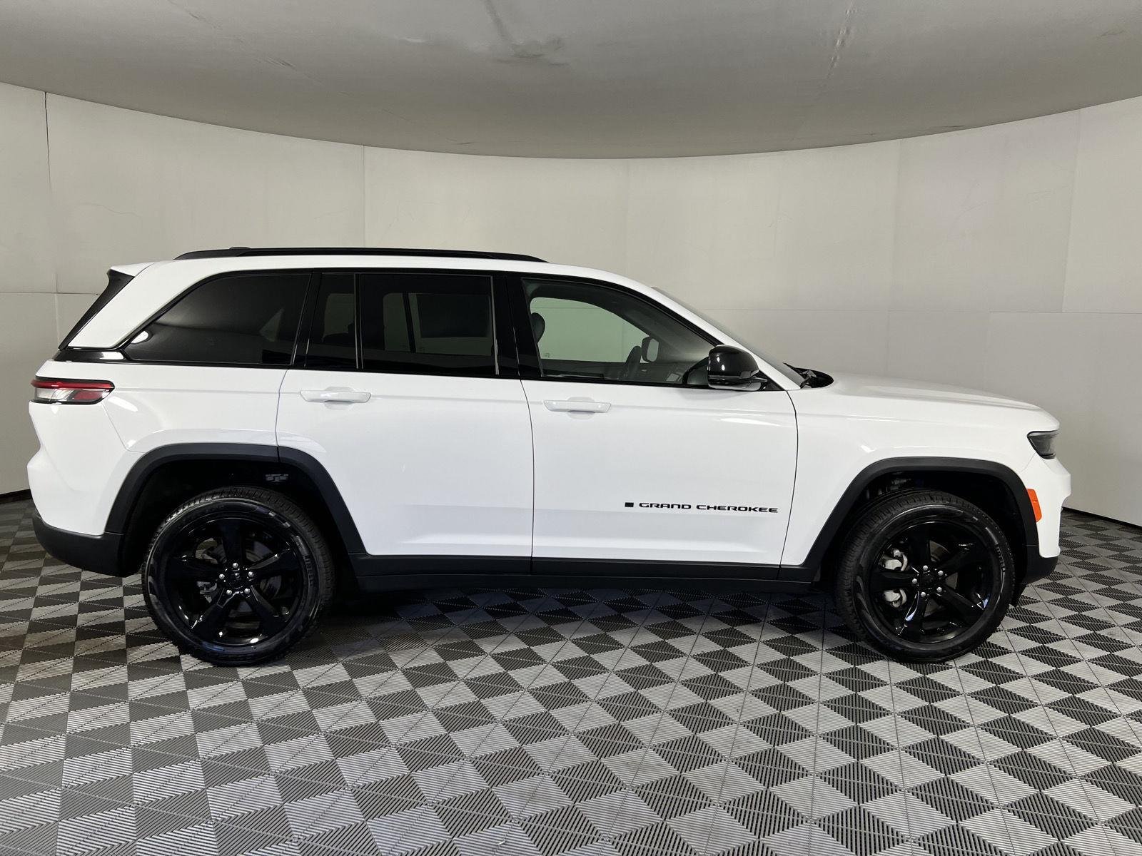 Used 2025 Bright White Clearcoat Jeep Limited image 10