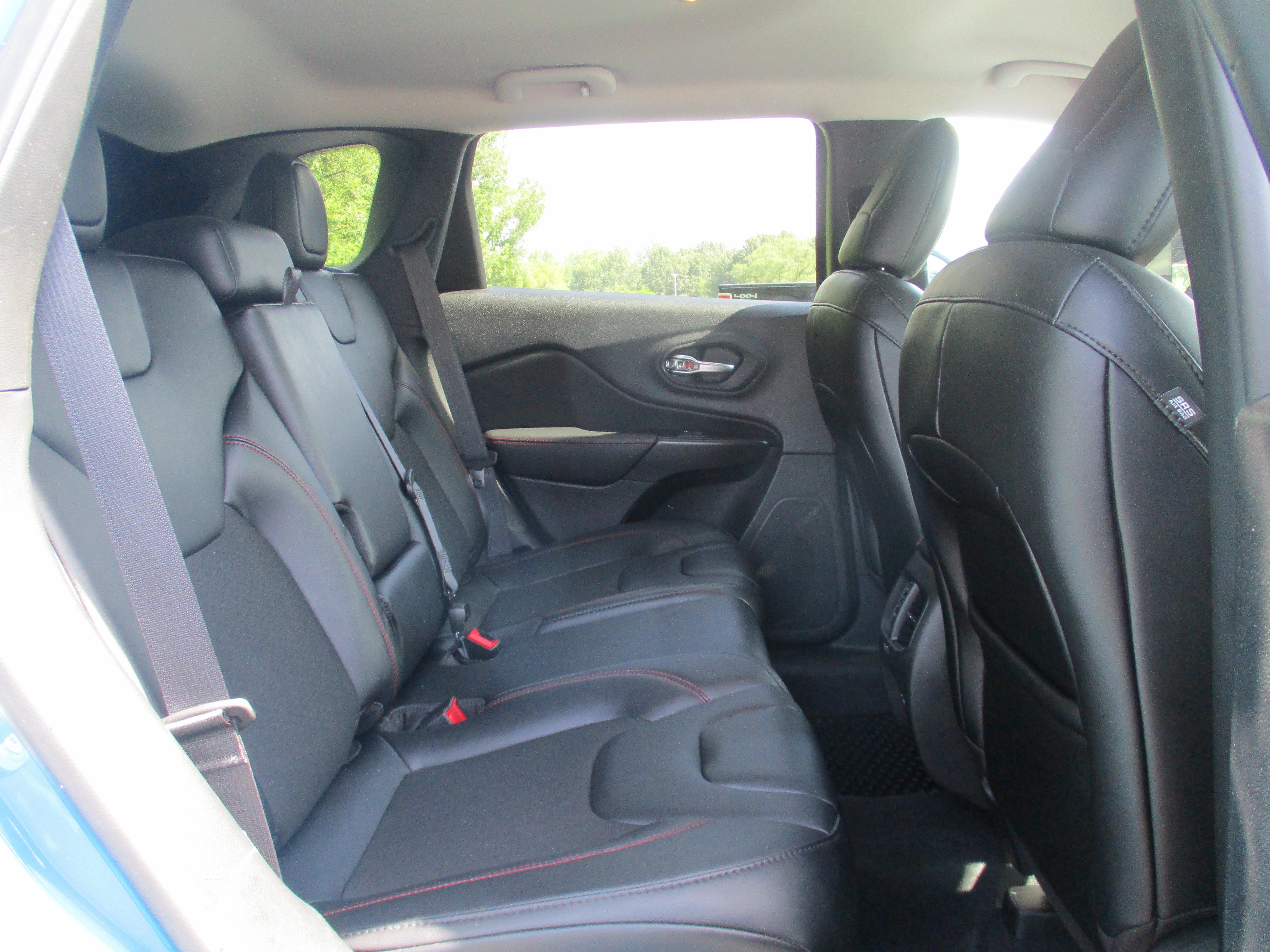 Used 2022 Hydro Blue Pearlcoat Jeep Trailhawk image 43