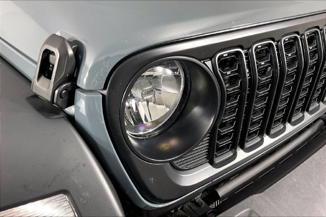 Used 2025 Gray Jeep Sport S image 29