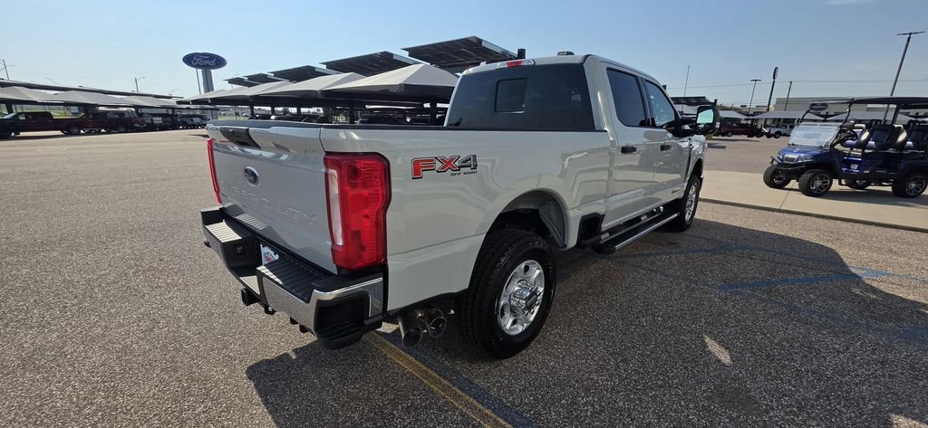 New 2026 Avalanche Ford F-350® XLT image 6