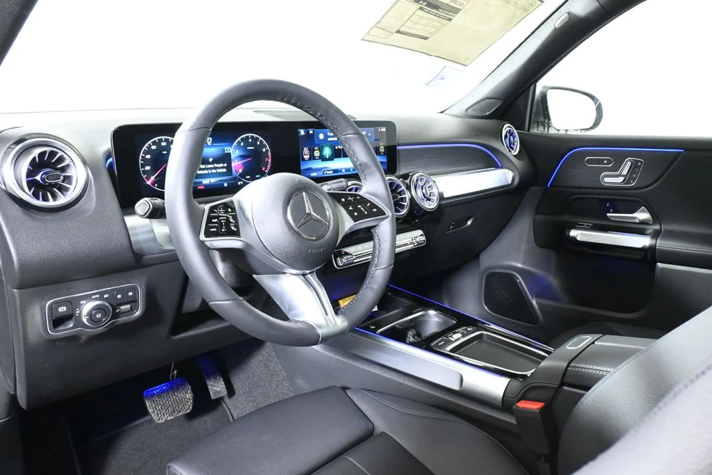 Used 2026 Gray Mercedes-Benz GLB 250 image 4