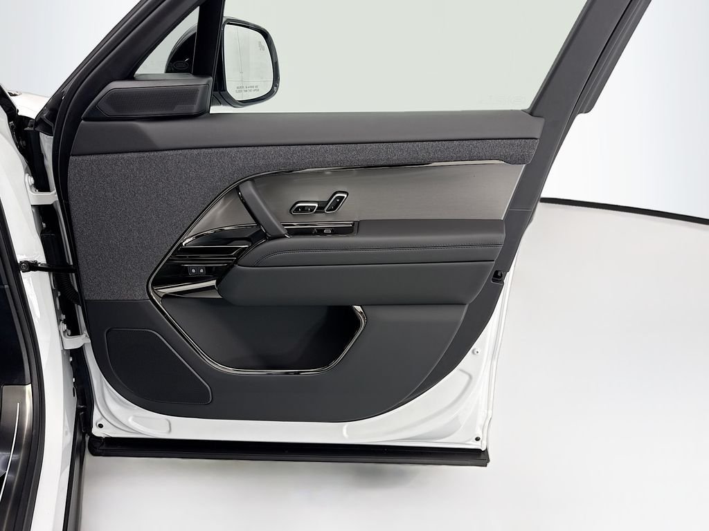 New 2026 Fuji White LAND ROVER SE image 24