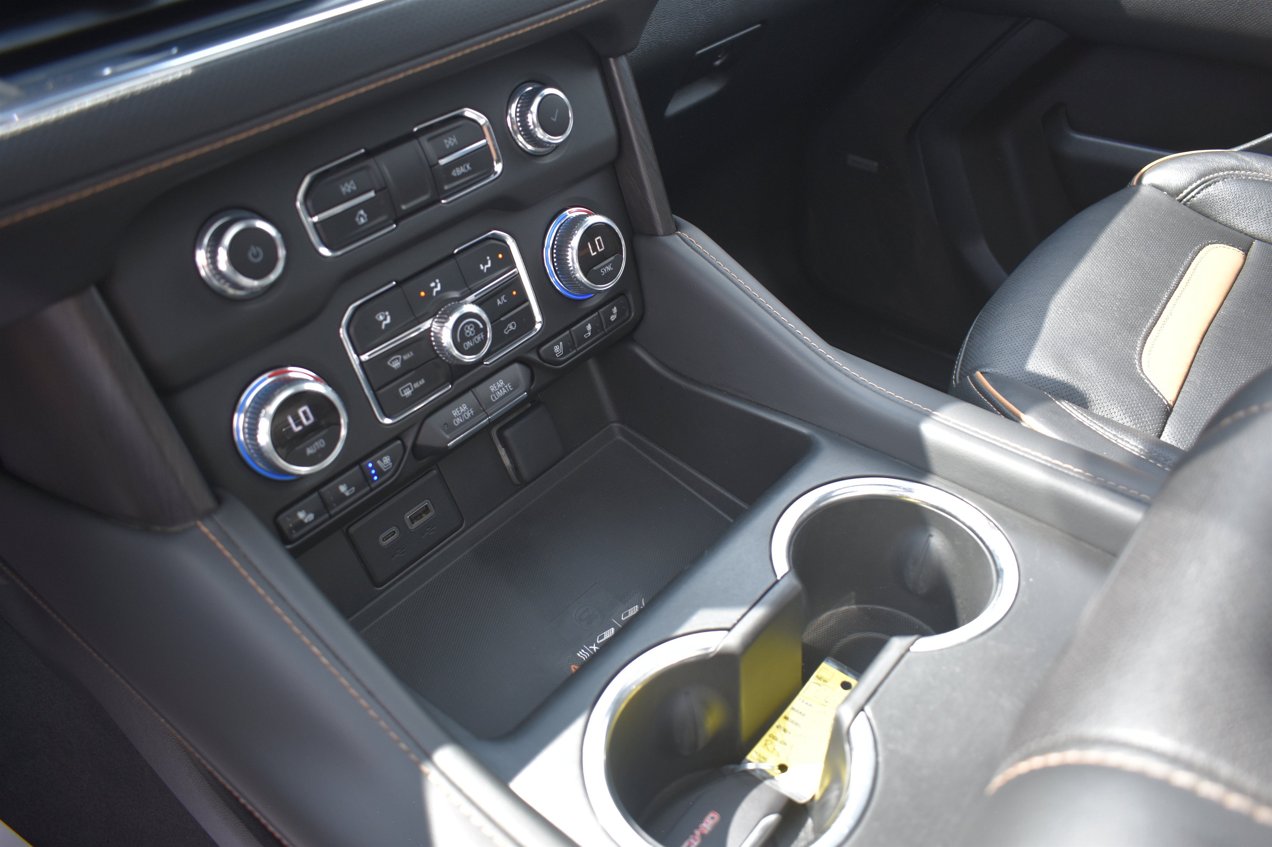 2024 GMC Yukon AT4 - Photo 31