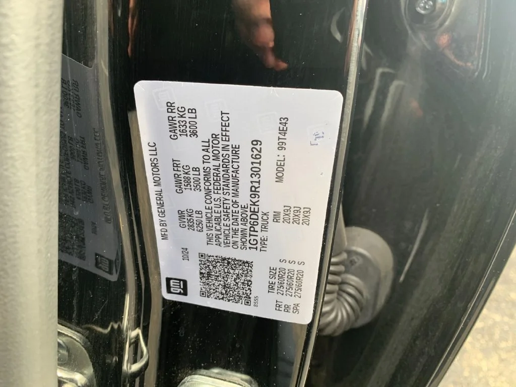 Used 2024 Black GMC AT4 image 33