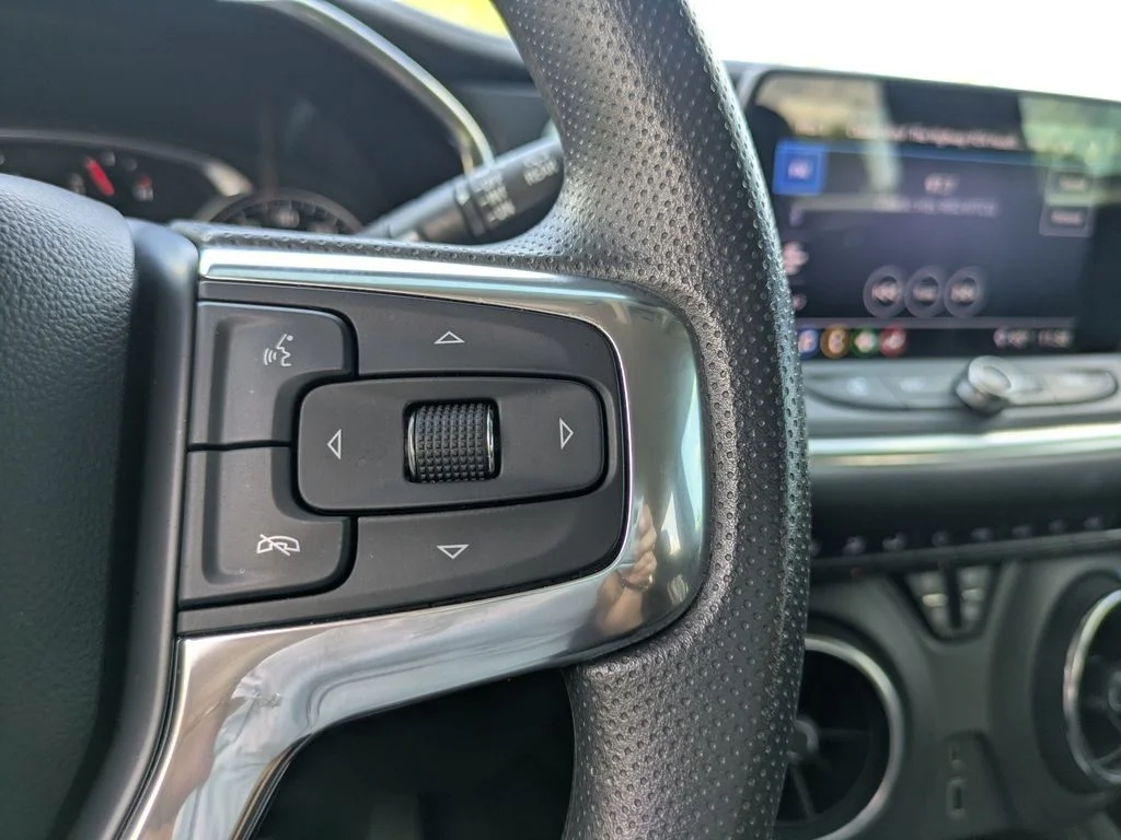 Used 2022 White Chevrolet LT image 27