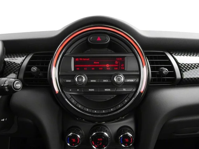 Used 2018 Volcanic Orange MINI  image 10