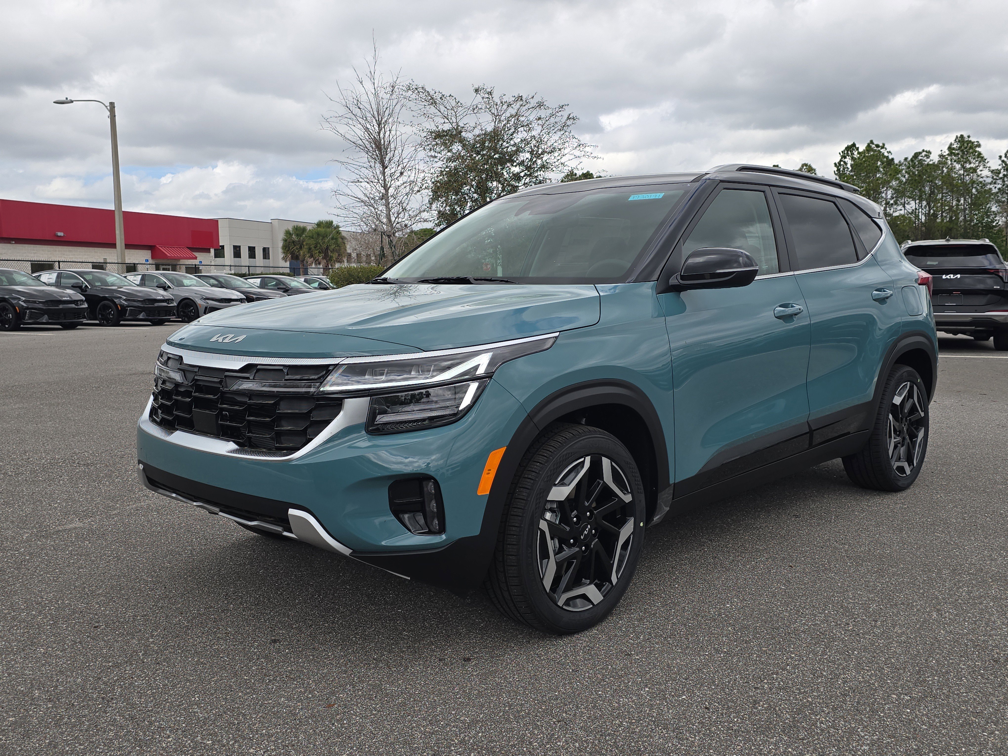 New 2026 Pluton Blue / Black Roof Kia SX image 4
