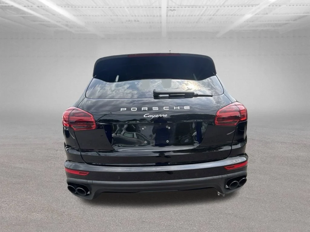 Used 2018  Porsche  image 5