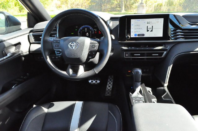 Used 2026  Toyota SE image 18