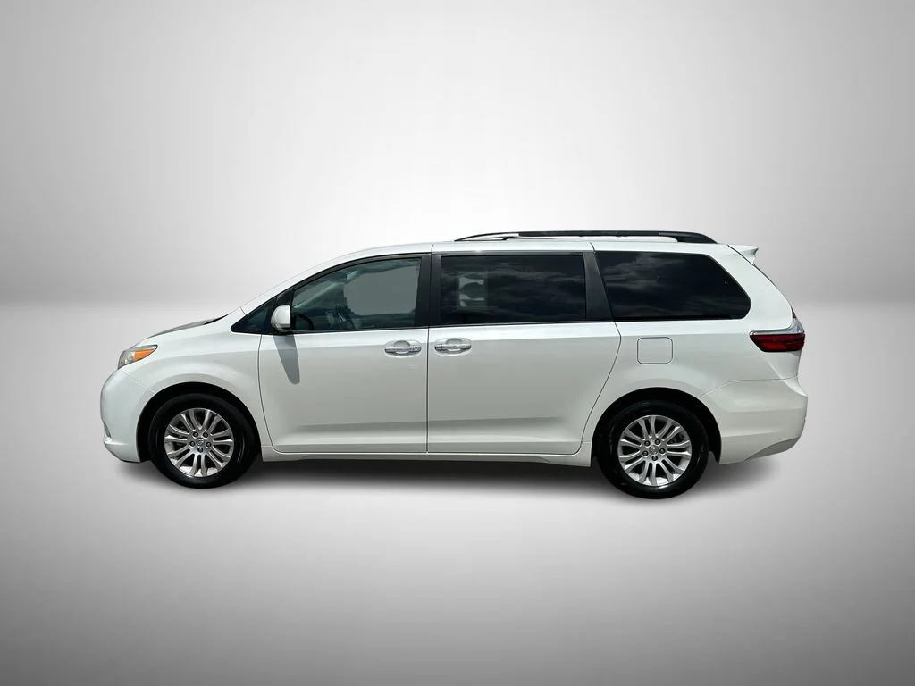 Used 2017 White Toyota XLE image 6