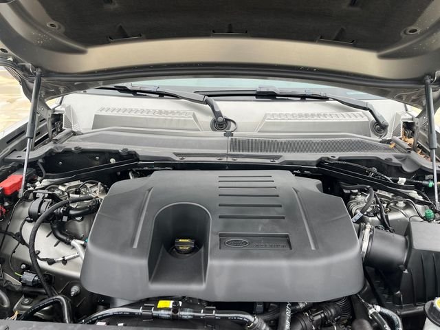 Used 2025 Gold Land Rover X-Dynamic SE image 19