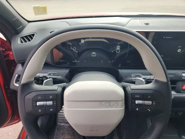 2025 Kia K4 GT-Line Turbo - Photo 13