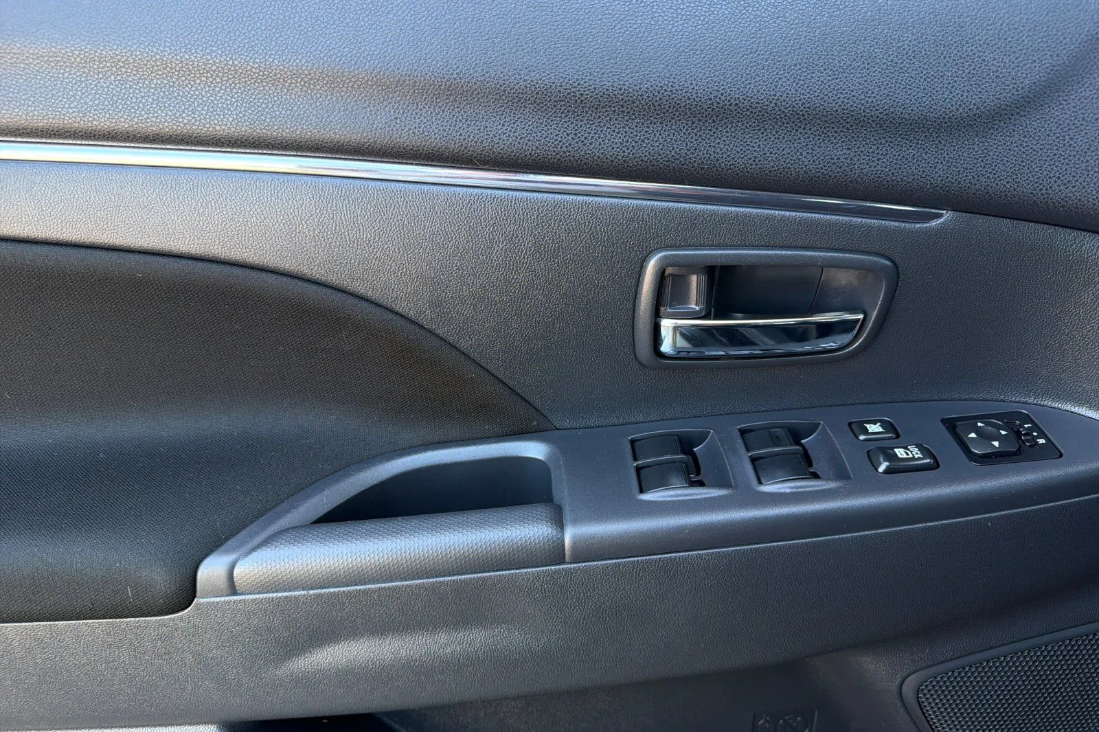 Used 2025 Black Mitsubishi 2.0 ES image 13