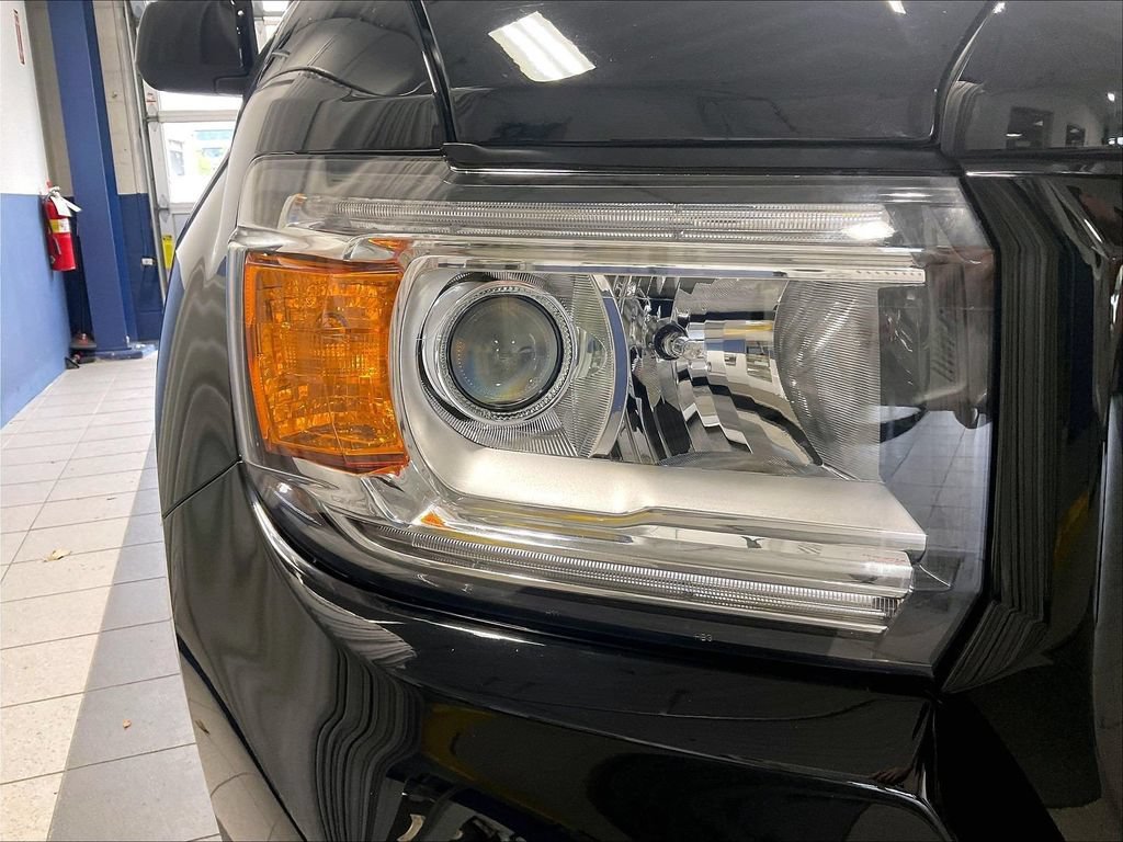 Used 2022 Onyx Black GMC Elevation image 33