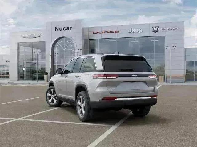 New 2026 Silver Zynith Exterior Paint Jeep Limited image 91