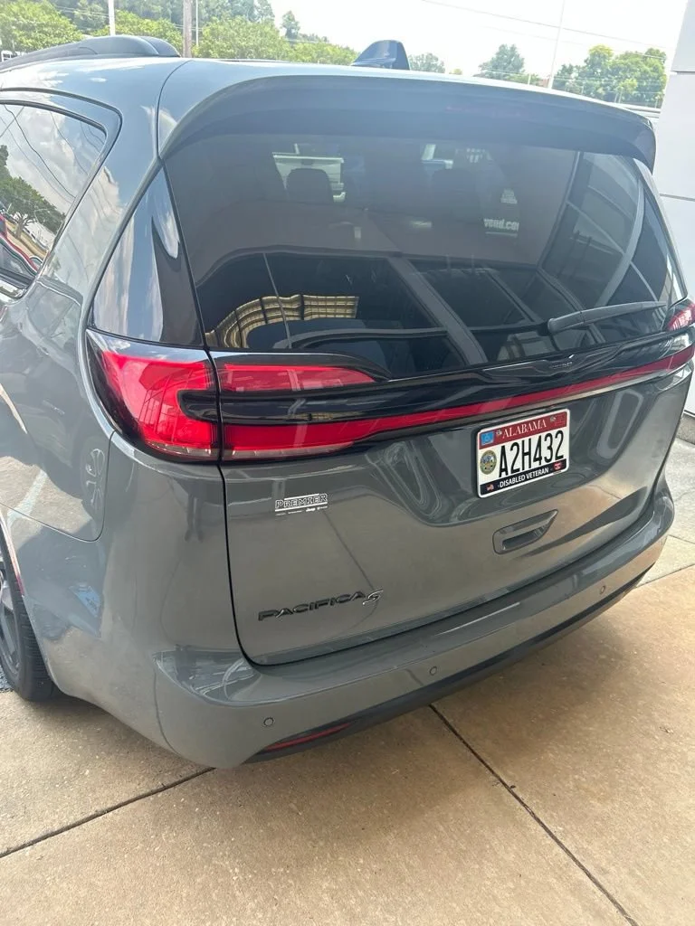 Used 2024 Ceramic Gray Clearcoat Chrysler Touring L image 5