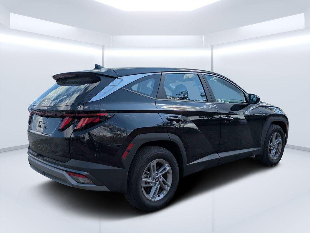New 2026 Black Hyundai SE FWD image 3