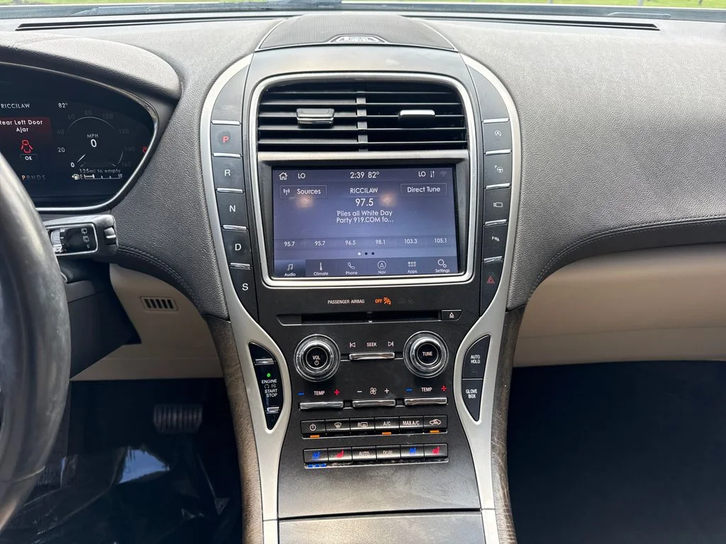 Used 2020 White Lincoln Reserve image 18
