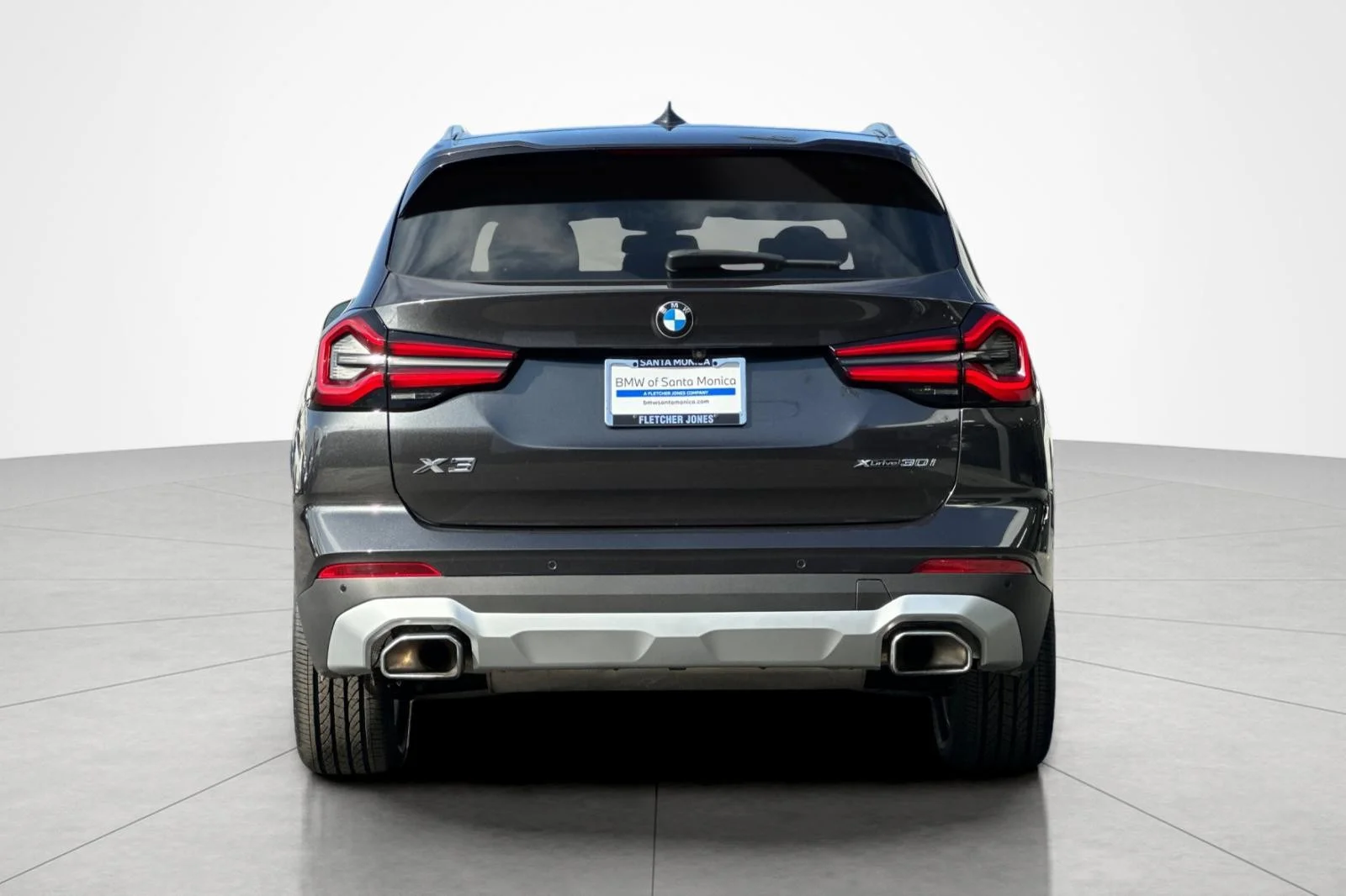 Used 2024 Dark Graphite Metallic BMW xDrive30i image 4