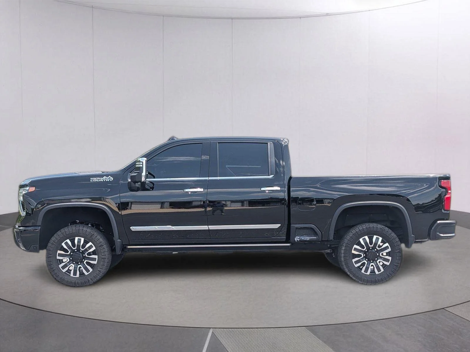 Used 2024 Black Chevrolet High Country image 2