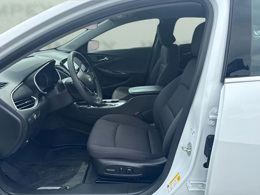 Used 2022 White Chevrolet LT image 5