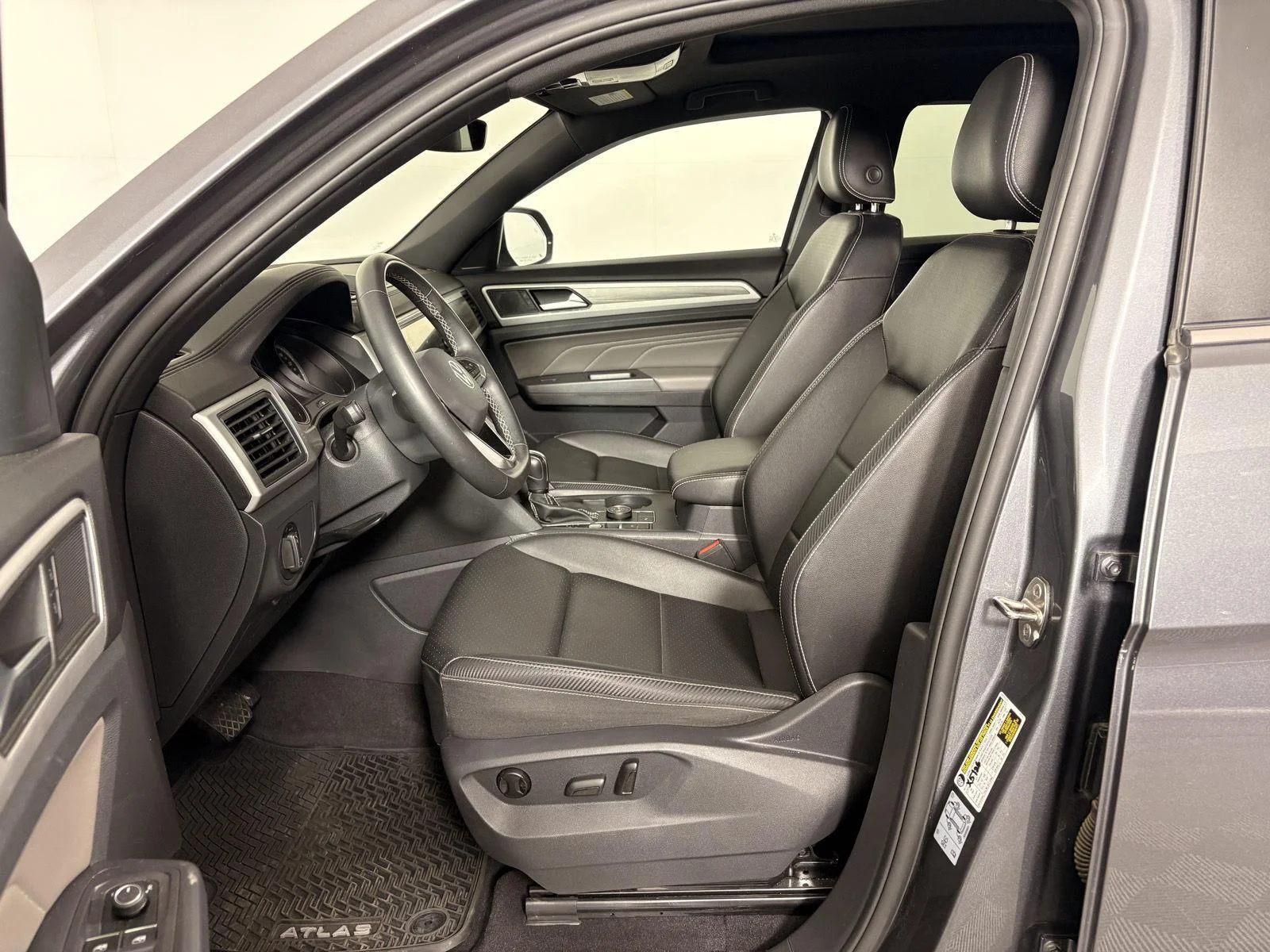 Used 2021 Platinum Gray Metallic Volkswagen 3.6L V6 SE w/Technology image 12