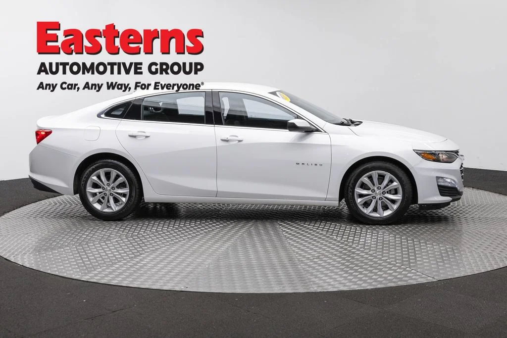 Used 2025 White Chevrolet LT image 3