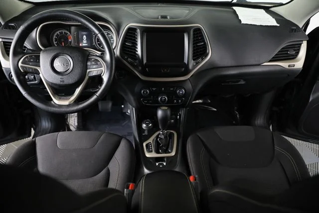 Used 2016 Gray Jeep Latitude image 25