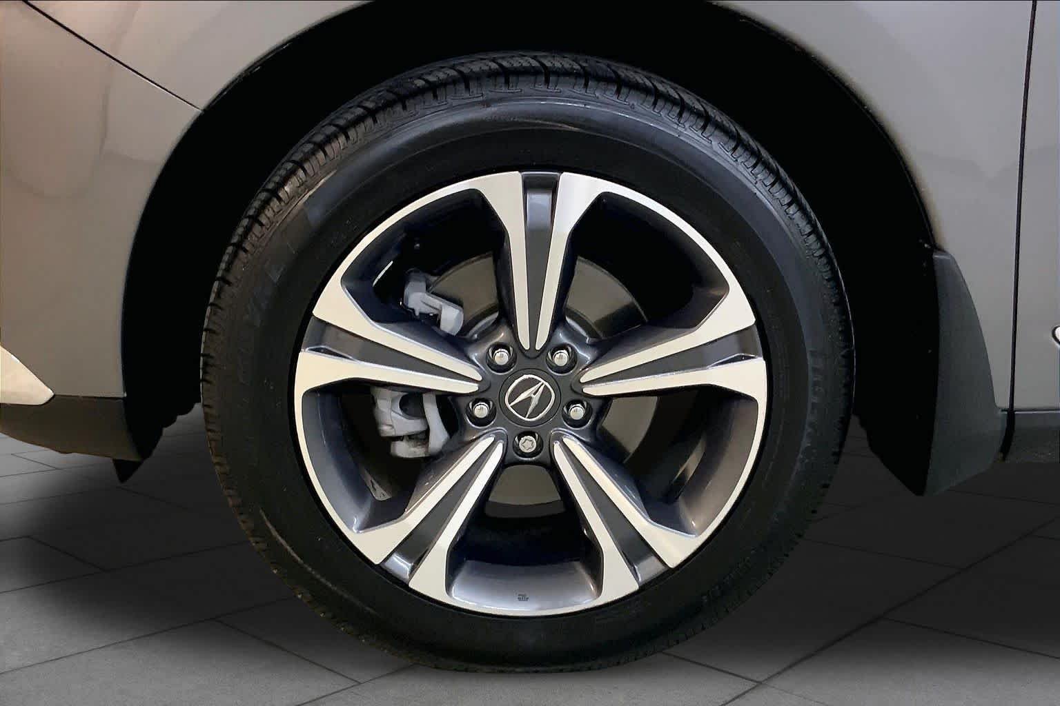 Used 2024 Liquid Carbon Metallic Acura w/Advance Package image 10