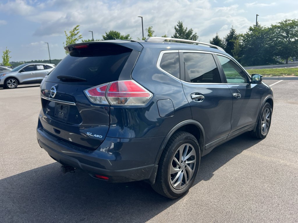 Used 2015 Arctic Blue Metallic Nissan SL image 10