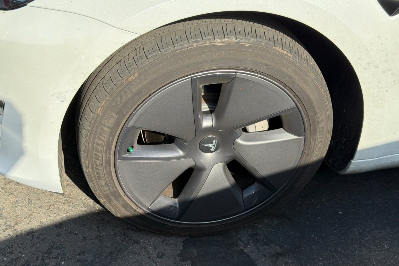 Used 2022  Tesla Base image 7