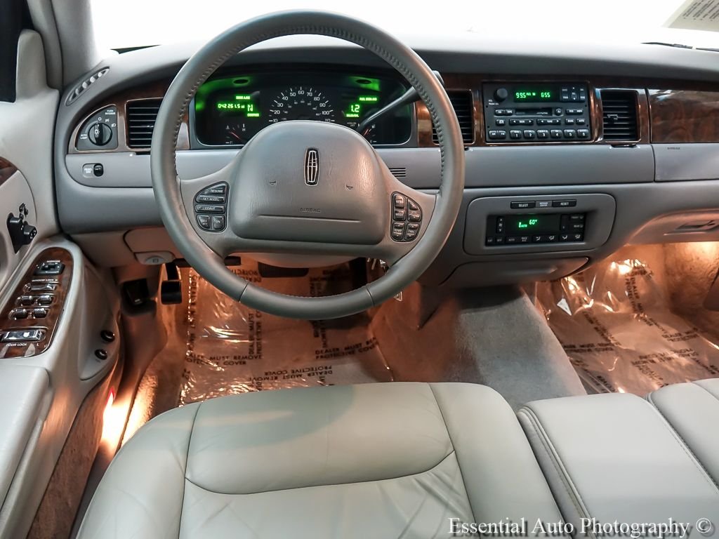 Used 1999  Lincoln Signature image 14
