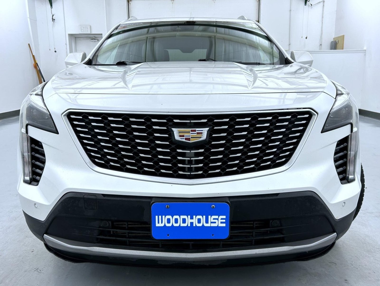 Used 2019 White Cadillac Premium Luxury image 9