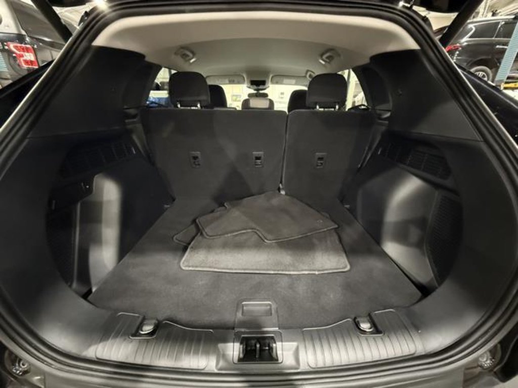 Used 2022 Agate Black Ford SE image 6