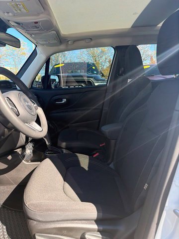 Used 2023 White Jeep Altitude image 7