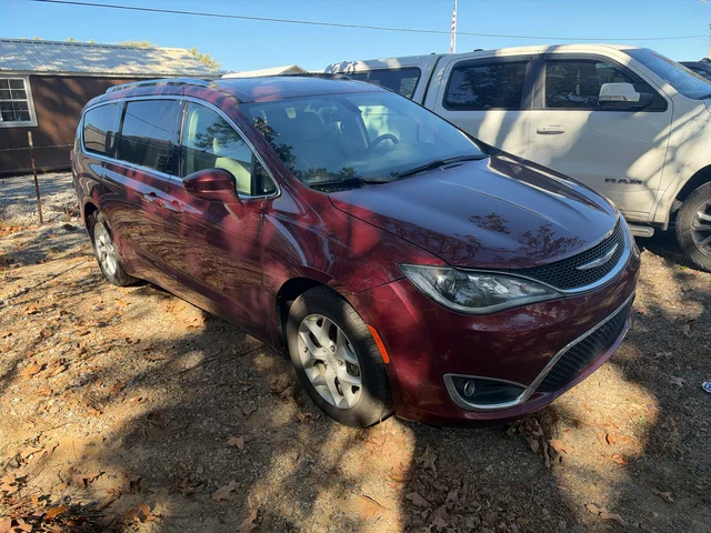 2017 Chrysler Pacifica Touring-L Plus