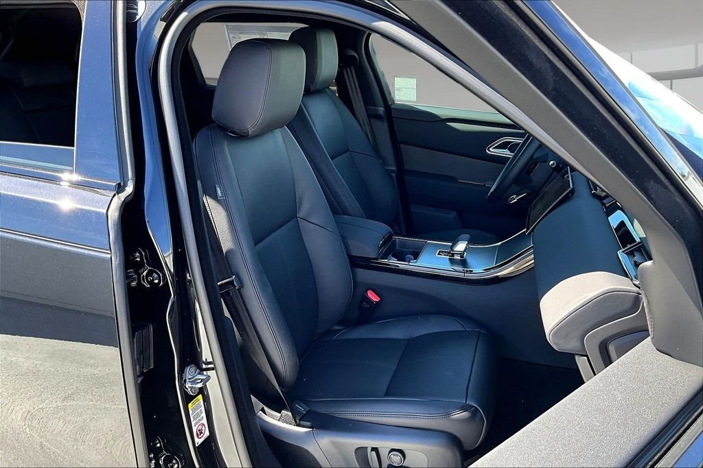 New 2026 SANTORINI BLACK Land Rover S image 11