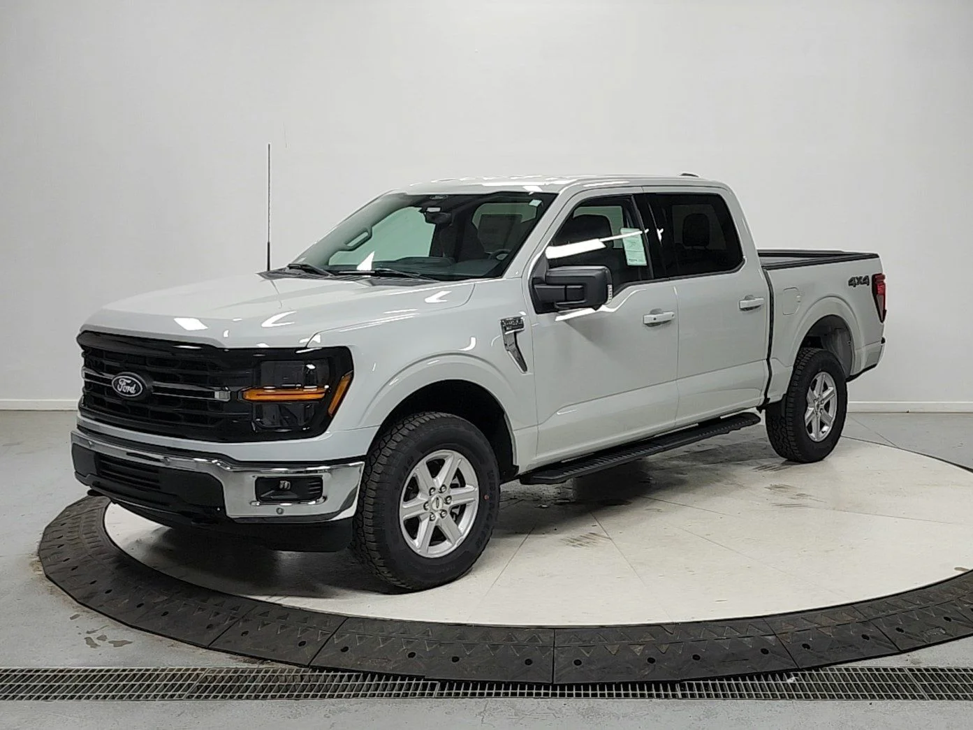 New 2026 White Ford XLT image 3