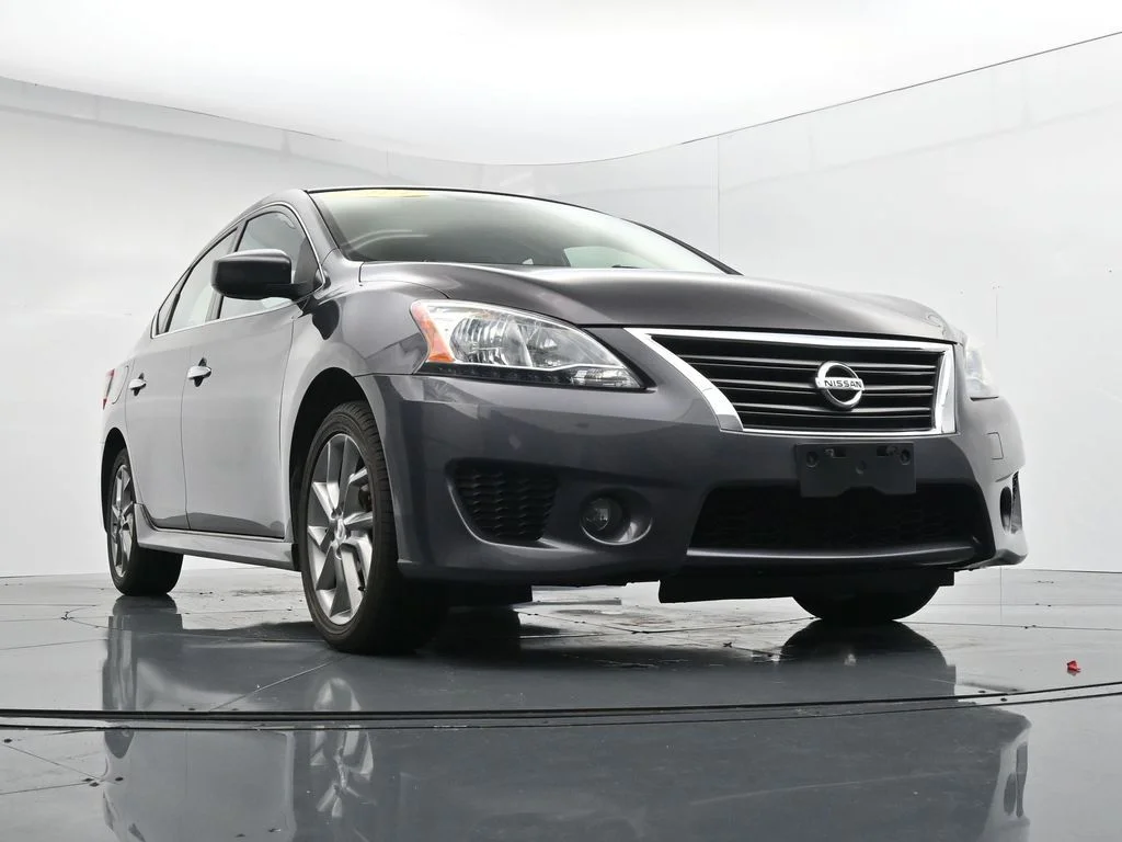 Used 2014 Gray Nissan SR image 28