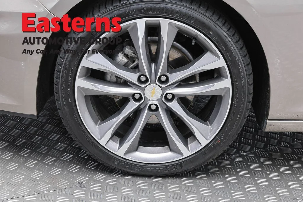 Used 2024 Gray Chevrolet LT image 34