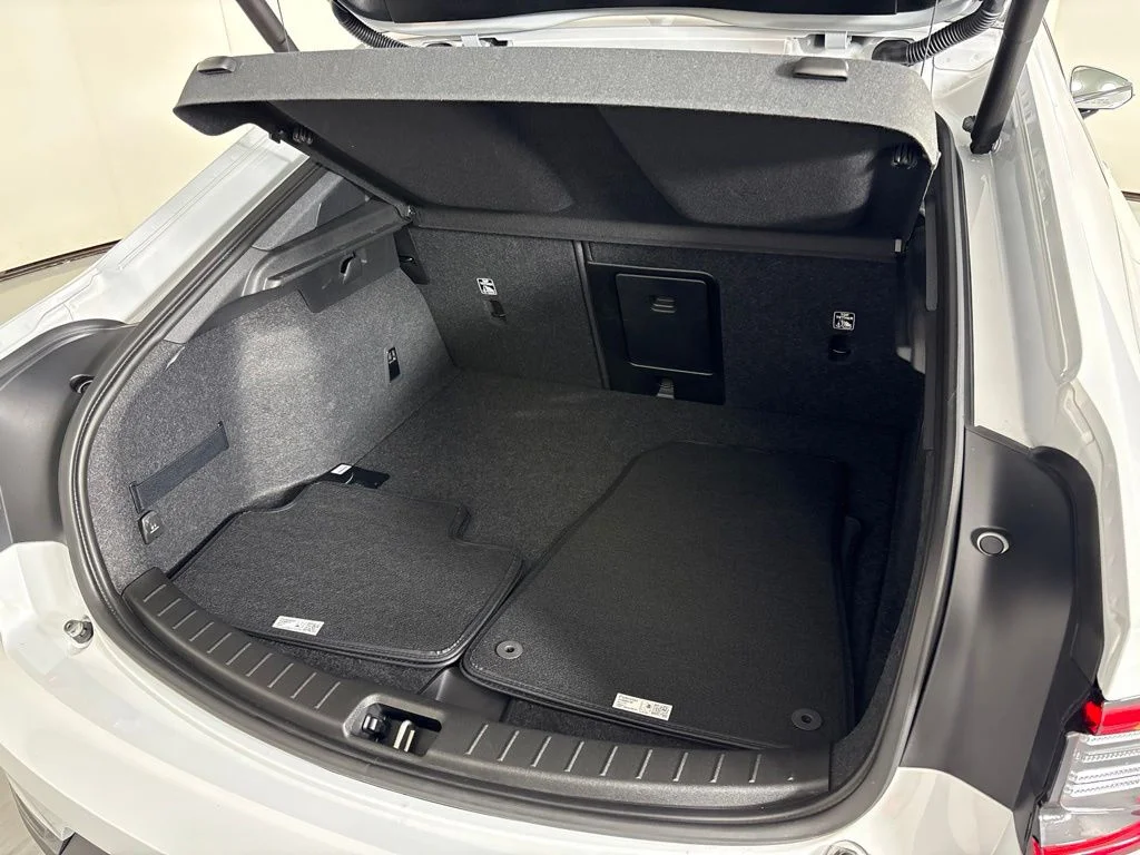 Used 2023 White Polestar Long Range Dual Motor Performance image 21