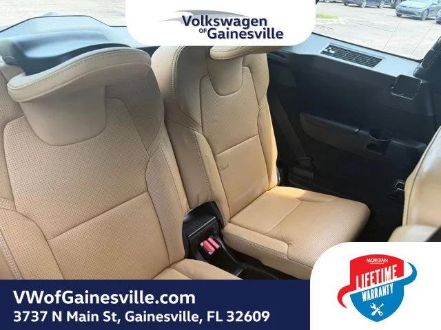 Used 2018 Onyx Black Metallic Volvo Inscription image 10