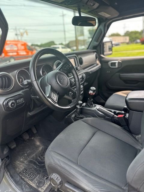 Used 2019 Gray Jeep Sport S image 9
