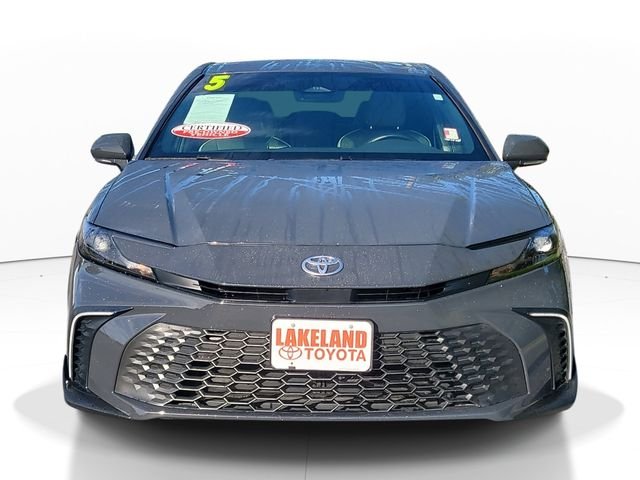Used 2025  Toyota SE image 1