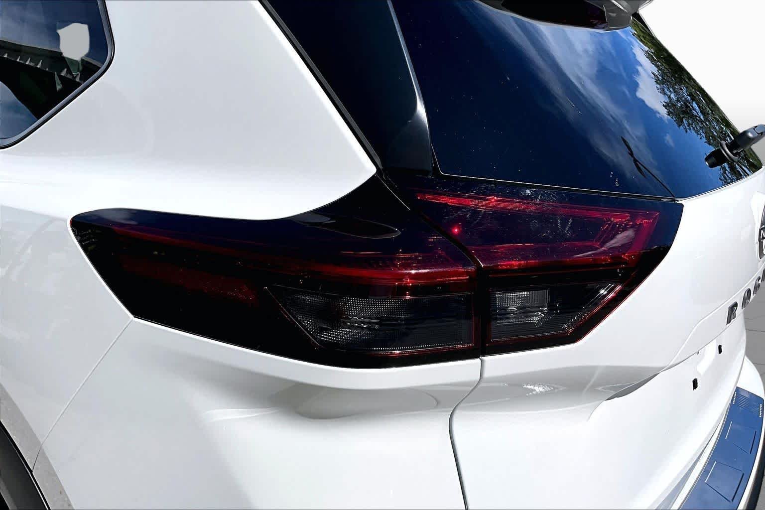 Used 2024 Glacier White Nissan S image 29