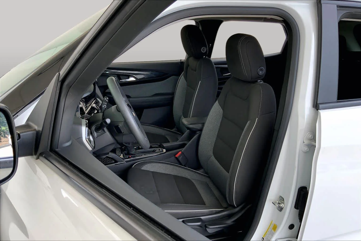 Used 2025 Summit White Chevrolet LT image 8