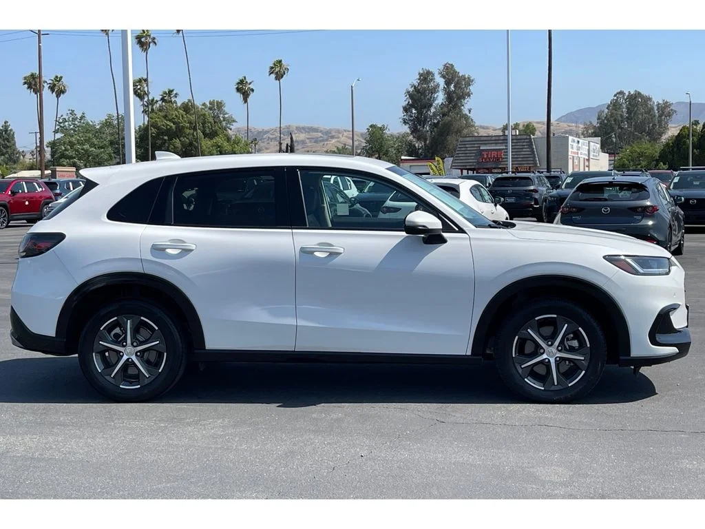 Certified Used 2025 Platinum White Pearl Honda 2WD EX-L image 7
