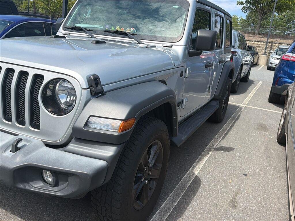 Used 2023 Silver Zynith Clearcoat Jeep Sport Altitude image 3