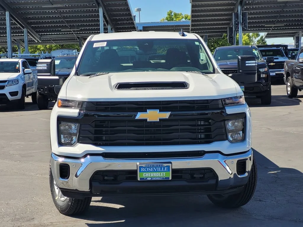 New 2026 Summit White Chevrolet WT image 2